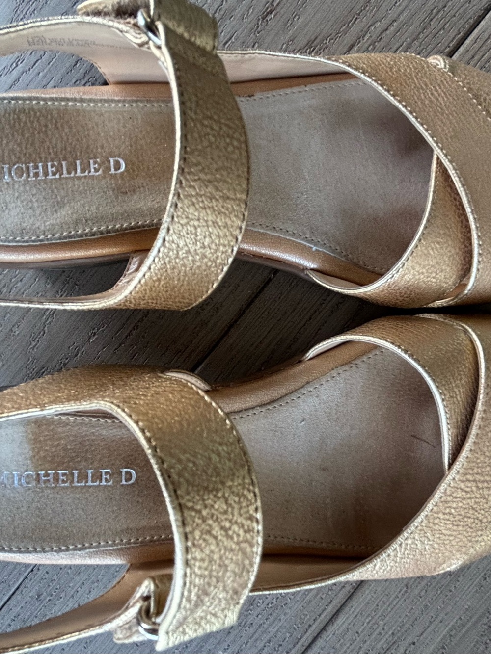 Metallic Gold gold leather sandals Velcro strap rubber sole Sz 20